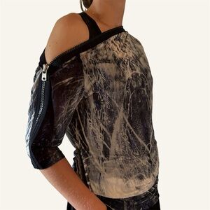 McQ ALEXANDER MCQUEEN NWOT Asymmetrical Shoulder Zipper Top🌸